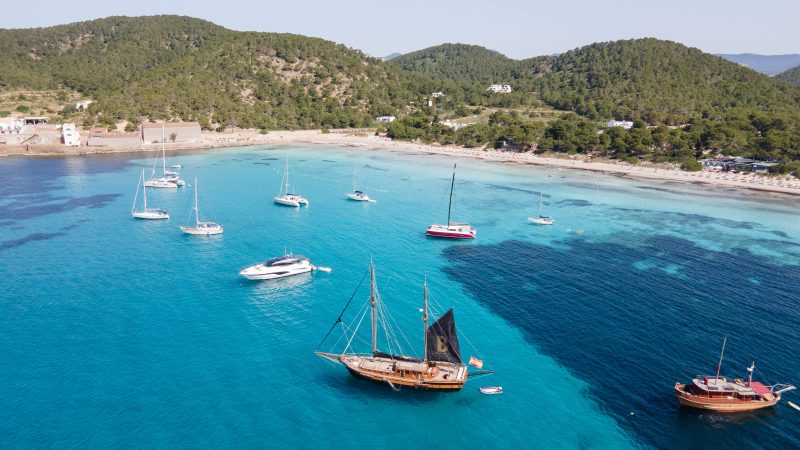 Goleta El Beso. Excursion sailing through the coves of Ibiza & Formentera