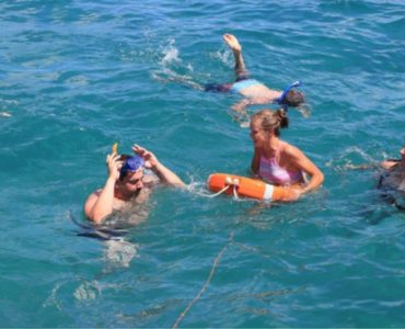 Alquiler catamaran Barcelona para grupos de 30 personas
