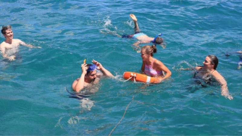 Alquiler catamaran Barcelona para grupos de 30 personas