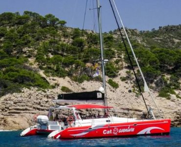 Alquiler catamaran Barcelona para grupos de 30 personas