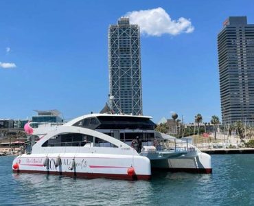 Barco espectador en exclusiva para la 37a America's Cup en Barcelona.  