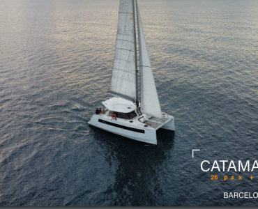 Alquiler catamaran para grupos en Barcelona. Fiestas privadas en barco, eventos corporativos. Port Olimpic de Barcelona