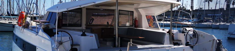 Alquiler catamaran para grupos en Barcelona. Fiestas privadas en barco, eventos corporativos. Port Olimpic de Barcelona