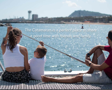 Alquiler catamaran para grupos en Barcelona. Fiestas privadas en barco, eventos corporativos. Port Olimpic de Barcelona