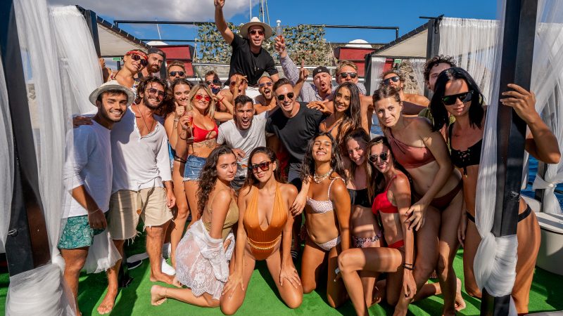 Fiestas privadas, eventos corporativos navegando por Ibiza y Formentera.