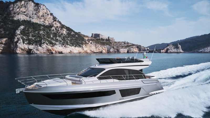 Yate Azimut 53 grupos 12 personas Barcelona. Eventos exclusivos privados y corporativos. Reuniones con baños en alta mar