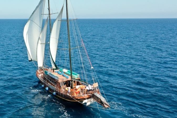 Alquiler velero para eventos elegantes para grupos