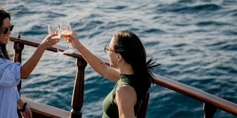 Eventos en barco y excursiones en catamarán en Barcelona, Palma de Mallorca, Ibiza, Málaga. Eventos para grupos de hasta 80 personas. Eventos de empresa y fiestas privadas, bodas y presentaciones.