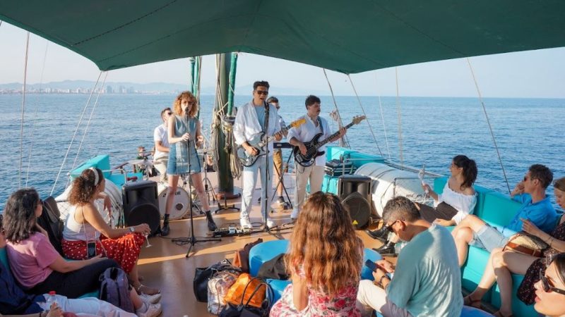 Eventos en barco y excursiones en catamarán en Barcelona, Palma de Mallorca, Ibiza, Málaga. Eventos para grupos de hasta 80 personas. Eventos de empresa y fiestas privadas, bodas y presentaciones.