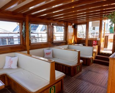 Alquiler velero para eventos elegantes para grupos