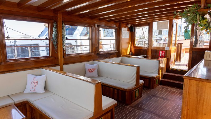 Alquiler velero para eventos elegantes para grupos