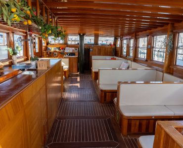 Alquiler velero para eventos elegantes para grupos