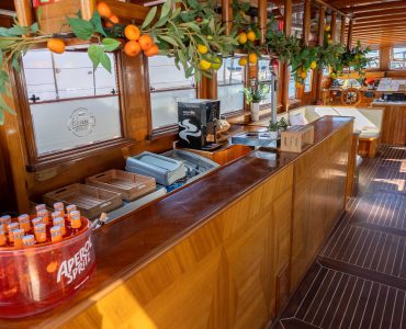 Alquiler velero para eventos elegantes para grupos
