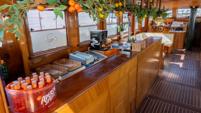 Alquiler velero para eventos elegantes para grupos
