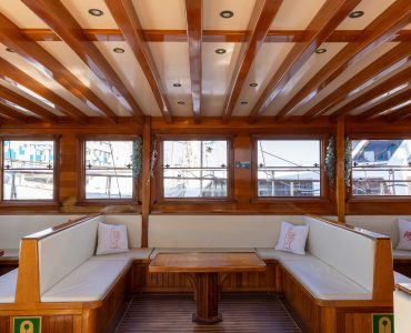 Alquiler velero para eventos elegantes para grupos