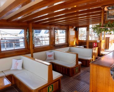 Alquiler velero para eventos elegantes para grupos