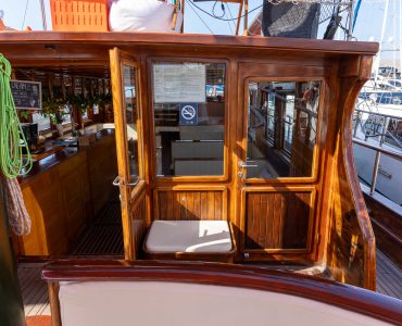 Alquiler velero para eventos elegantes para grupos