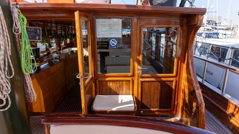 Alquiler velero para eventos elegantes para grupos