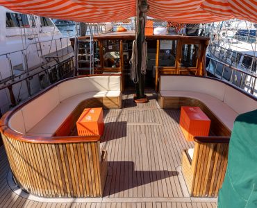 Alquiler velero para eventos elegantes para grupos