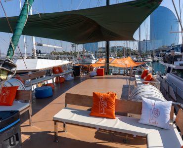 Alquiler velero para eventos elegantes para grupos