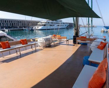 Alquiler velero para eventos elegantes para grupos