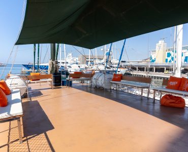 Alquiler velero para eventos elegantes para grupos