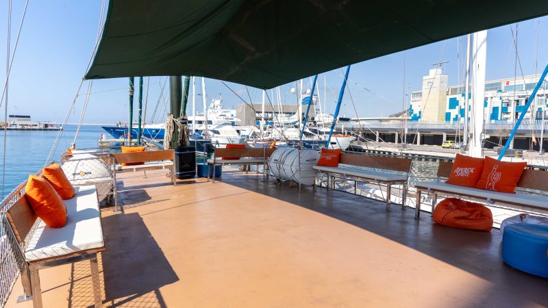 Alquiler velero para eventos elegantes para grupos