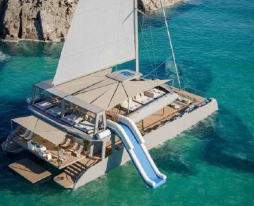 Alquiler catamaran luxe Palma para eventos corporativos y privados de lujo de hasta 250 personas.