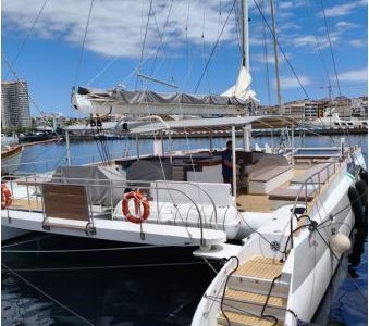 Catamaran para eventos para hasta 85 personas en Palamós - Costa Brava