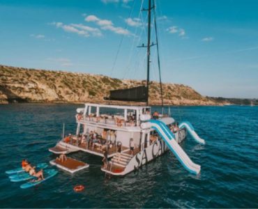 Tarifas alquiler catamaran Saona de Sa Calma Boats en Palma de mallorca para grupos de hasta 150 personas