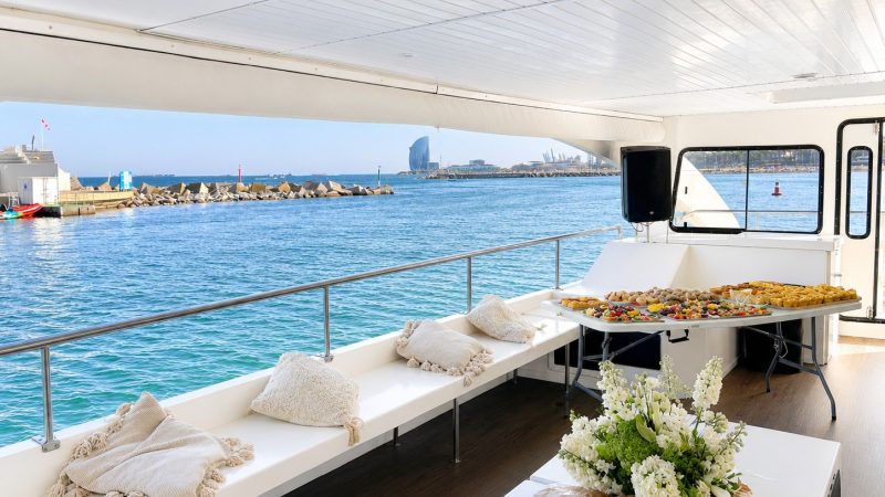 Alquiler catamaran para eventos elegantes e informales en Barcelona, Grupos de hasta 150 personas